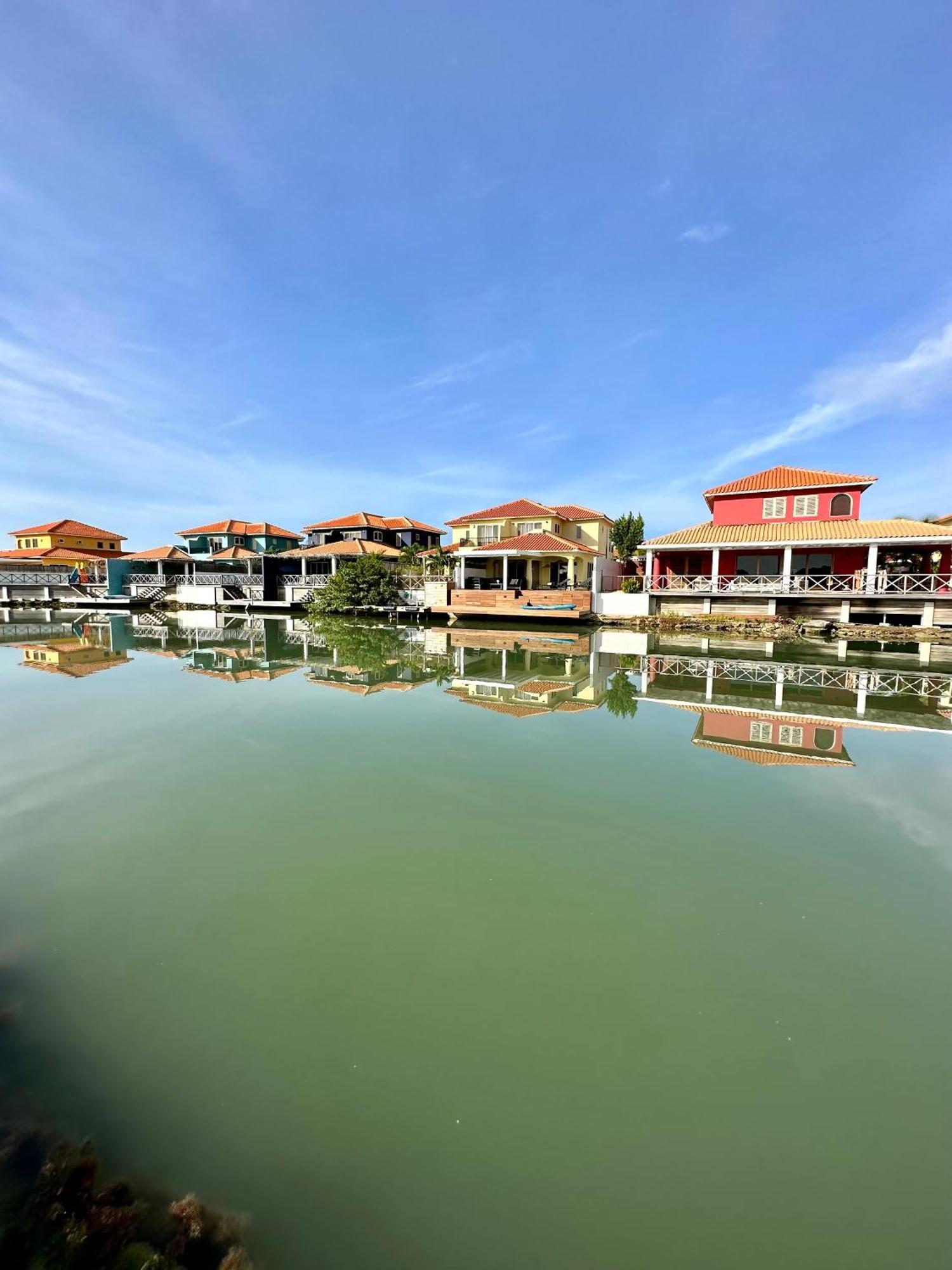 Kas Manta Watervillas Кралендижк Екстериор снимка